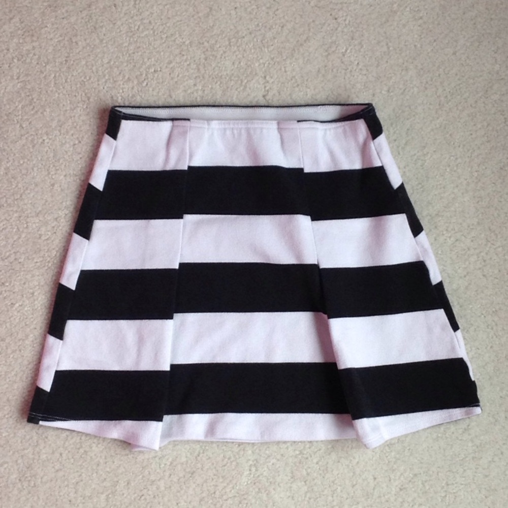 Adorable Girls Black and White Striped Skirt!!!!!